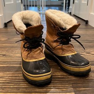 Sorel Caribou Women's boots size 8 waterproof lined